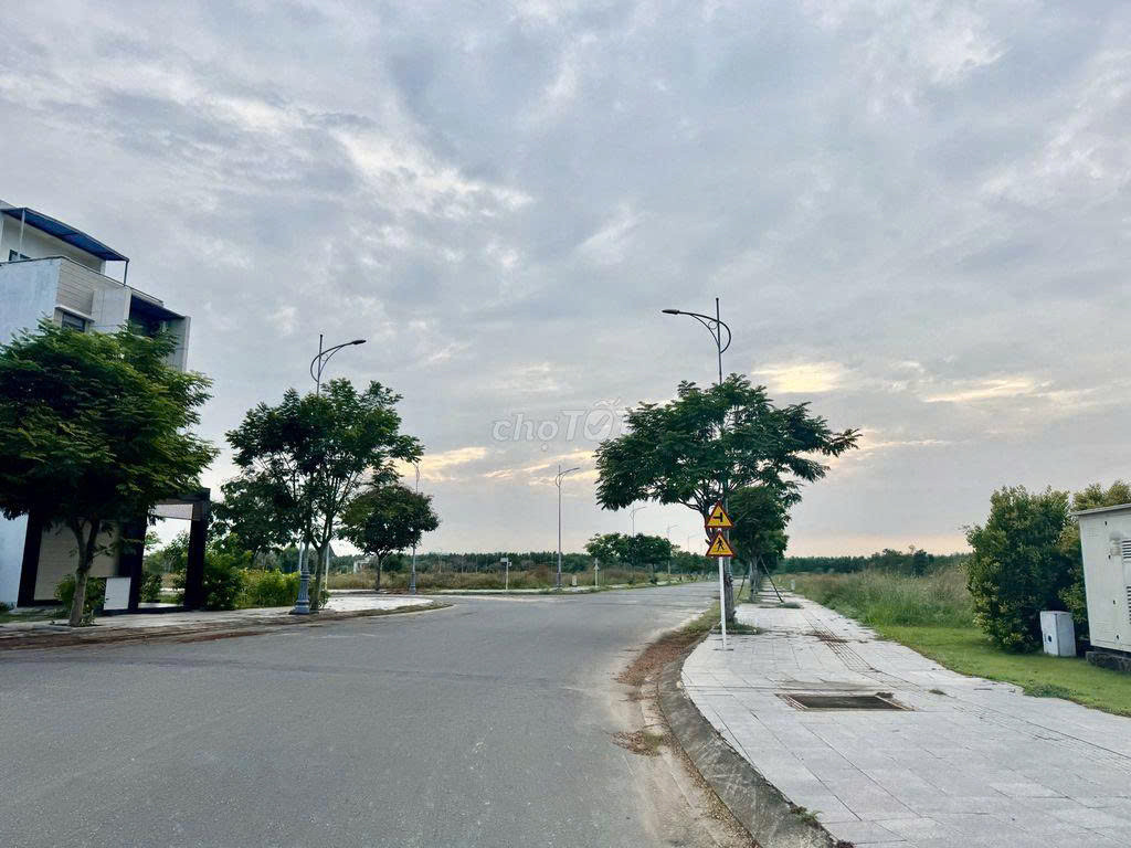 Xã lỗ lô đất 100m2 ngay sân bay Long Thành giá chỉ tầm 1Tỷ2, Chiết khấu tới 200tr. Hỗ trợ trả chậm tới 50% luôn ạ.