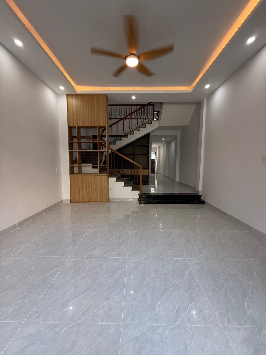 SẬP HẦM 400M RA BIỂN SƠN TRÀ-MẶT TIỀN KD KO NGỦ 🏘️ 3 TẦNG MỚI ĐẸP_TRỤC 7.5M CẠNH CHỢ