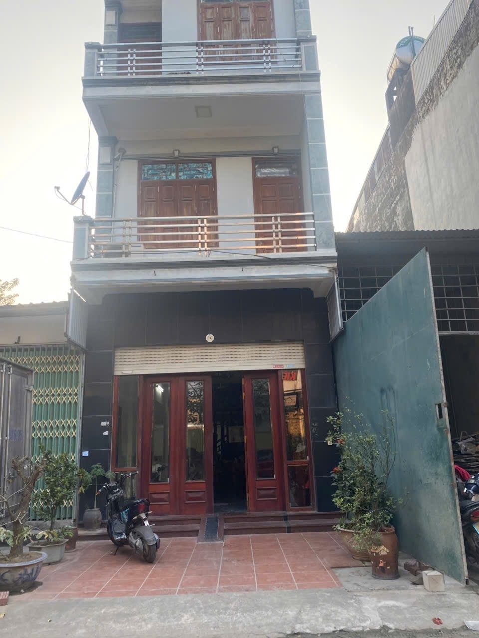 BÁN NHÀ , TRANG HẠ , TỪ SƠN. VỈA HÈ Ô TÔ TRÁNH , KINH DOANH, TRƯỜNG ĐHTDTT,SÁT KHU ĐÔ THỊ HANAKA ,VÀI PHÚT RA TT TP TỪ SƠN, TP SẦM UẤT VĂN MINH