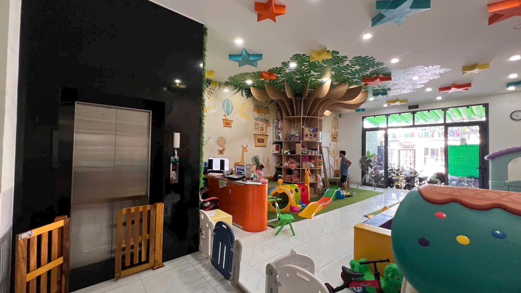 Bán nhà 4 Tầng đang kinh doanh mầm non mặt tiền đường Phước Long, Nha Trang