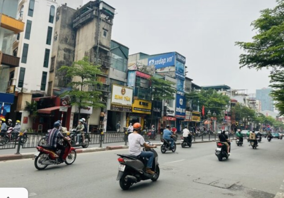 BÁN ĐẤT TẶNG NHÀ 2T PHỐ NGUYỄN LƯƠNG BẰNG- ĐỐNG ĐA- MẶT NGÕ THÔNG Ô TÔ TRÁNH- LÔ GÓC 3 THOÁNG- KINH DOANH SẦM UẤT- DÒNG TIỀN 20TR/ THÁNG- 60M2- 2T- MT6,5M