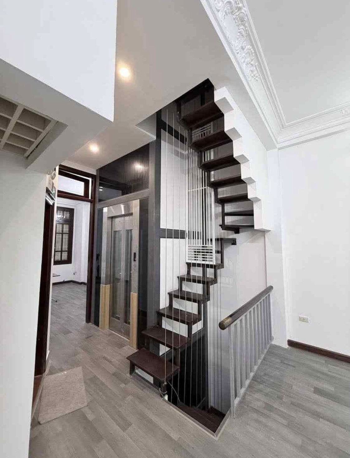 MẶT PHỐ VÕ VĂN DŨNG - TRÁI TIM QUẬN ĐỐNG ĐA - TÀI SẢN HIẾM GIỮ TIỀN & SINH DÒNG TIỀN ĐỈNH CAO - KINH DOANH ĐỈNH -THANG MÁY 9T- 50M2- MT 4,5M- SĐCC VUÔNG ĐẸP
