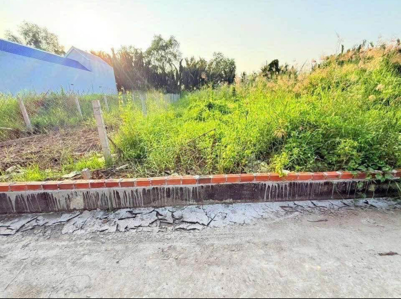 💥 CHÍNH CHỦ CẦN BÁN ĐẤT THỔ CƯ 110m² – CÁCH QL1A CHỈ 200m
📍 Xã Bến Lức, huyện Bến Lức, Long An
🔹 Diện tích: 5m × 22m (thổ cư 100%)
🔹 Hướng: Đông
🔹 Giá chính chủ: 1 tỷ 150 triệu
✨ Lợi thế vị trí:
Gần Chợ Gò Đen
Khu dân cư đông đúc, an ninh, hàng xóm