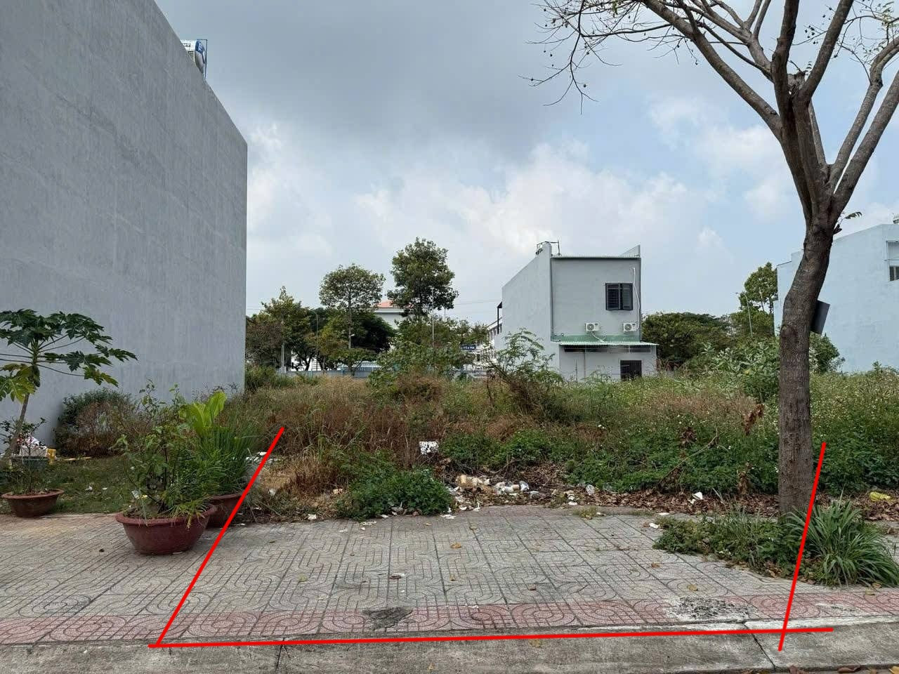 🔥 BÁN LÔ ĐẤT MẶT TIỀN QL1A – TT BẾN LỨC – GIÁ CHỈ 900 TRIỆU 🔥
📐 Diện tích: 5 x 26,8m (thổ cư)