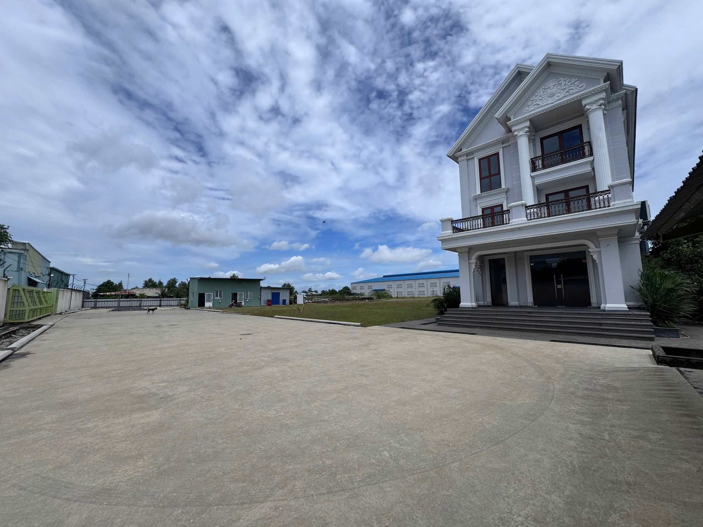 36000m2 đất SXKD, sẵn 6000m2 kho bãi, trạm điện 1500KVA, MT QL1A, Mỹ Yên, Bến Lức, Long An
