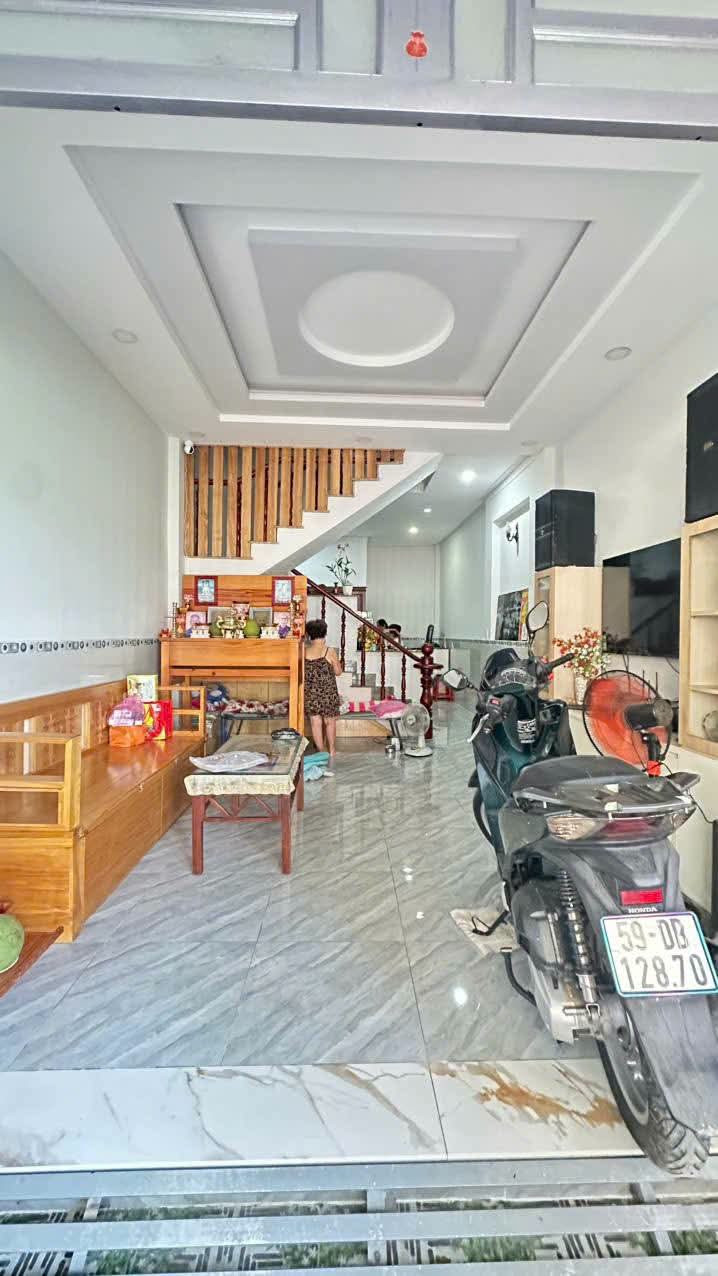 Gần Quách Điêu VLA.nhà 1trệt 1 lầu.2pn.2w . DT: 4x12