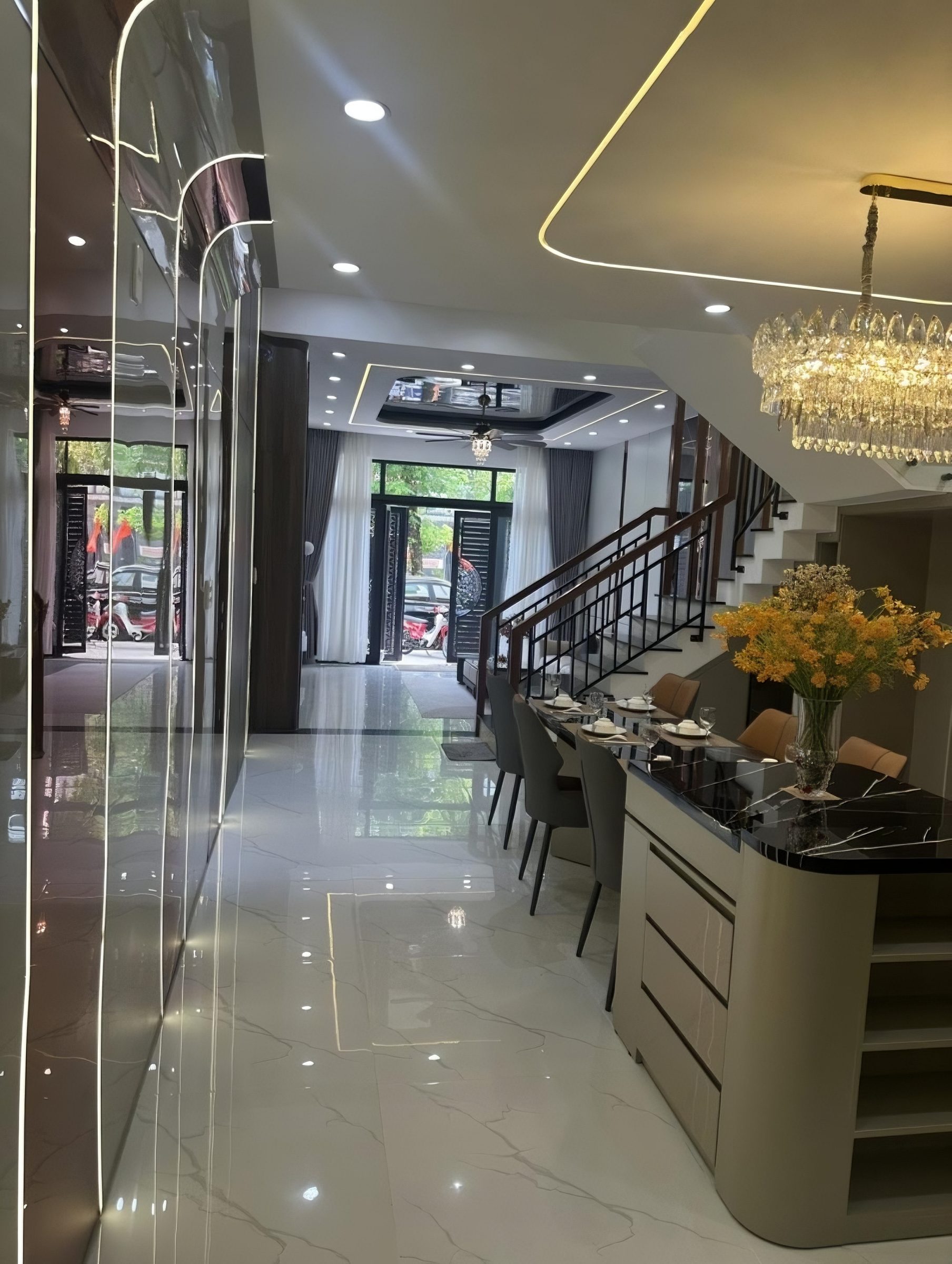 Nhà 3 tầng, thiết kế hiện đại, ngay Trung Tâm khu đô thị sầm uất Hòa Xuân Đà Nẵng