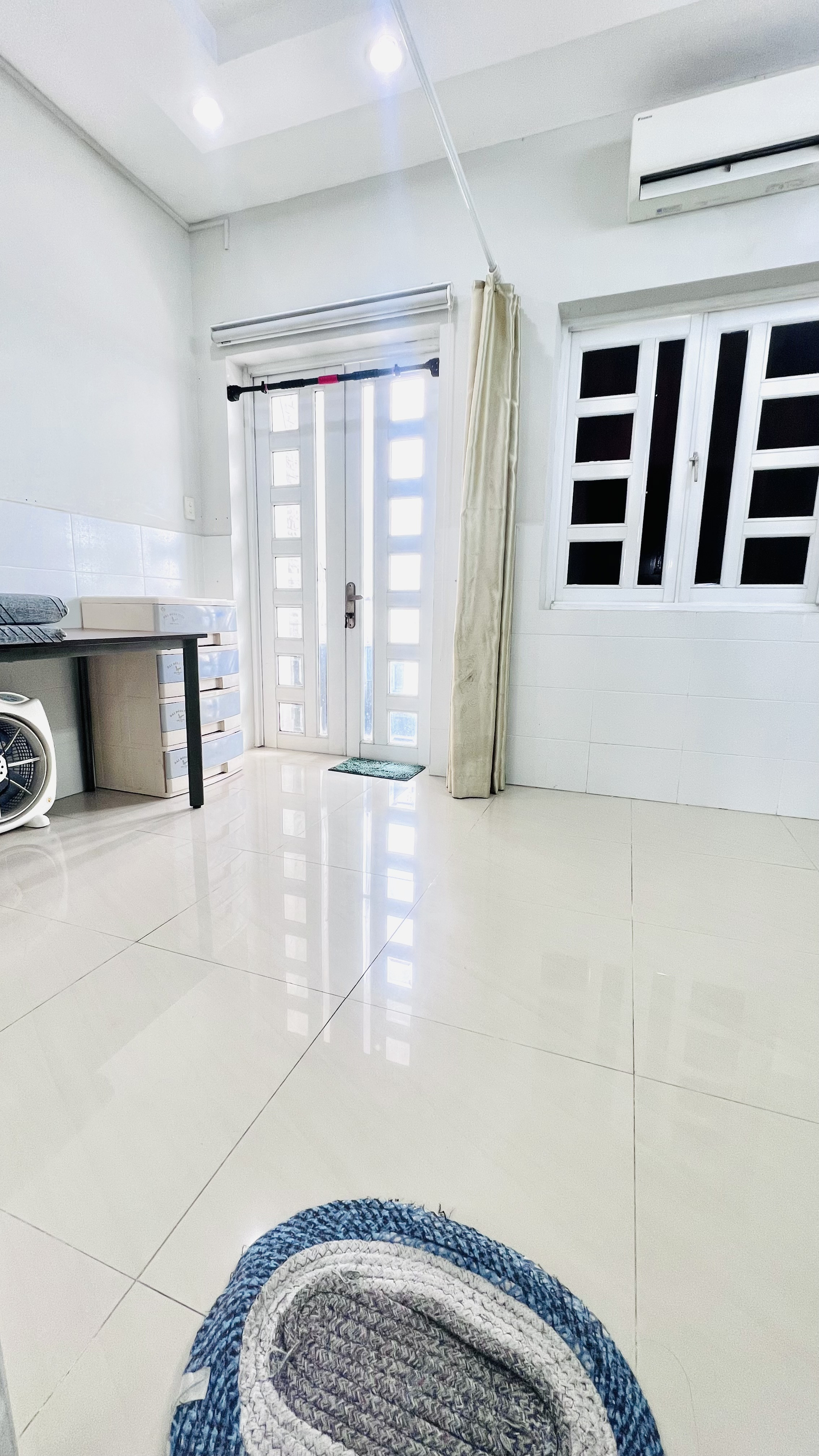 Cho Thuê Phòng Quận 1 GIÁ RẺ có Cửa Sổ, Ban Công Thoáng Mát gần chợ Tân Định