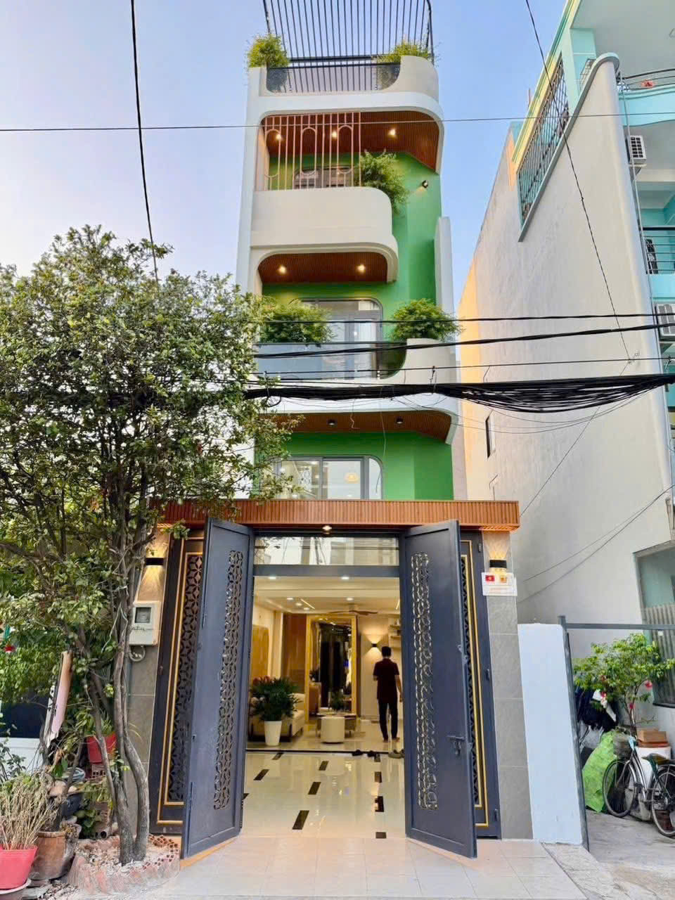 Bán gấp nhà Tô Hiến Thành P.14  Q.10. Giá: 3,6 tỷ. DT: 64m2. 5 Tầng. 3PN 3WC. Sổ Hồng Riêng