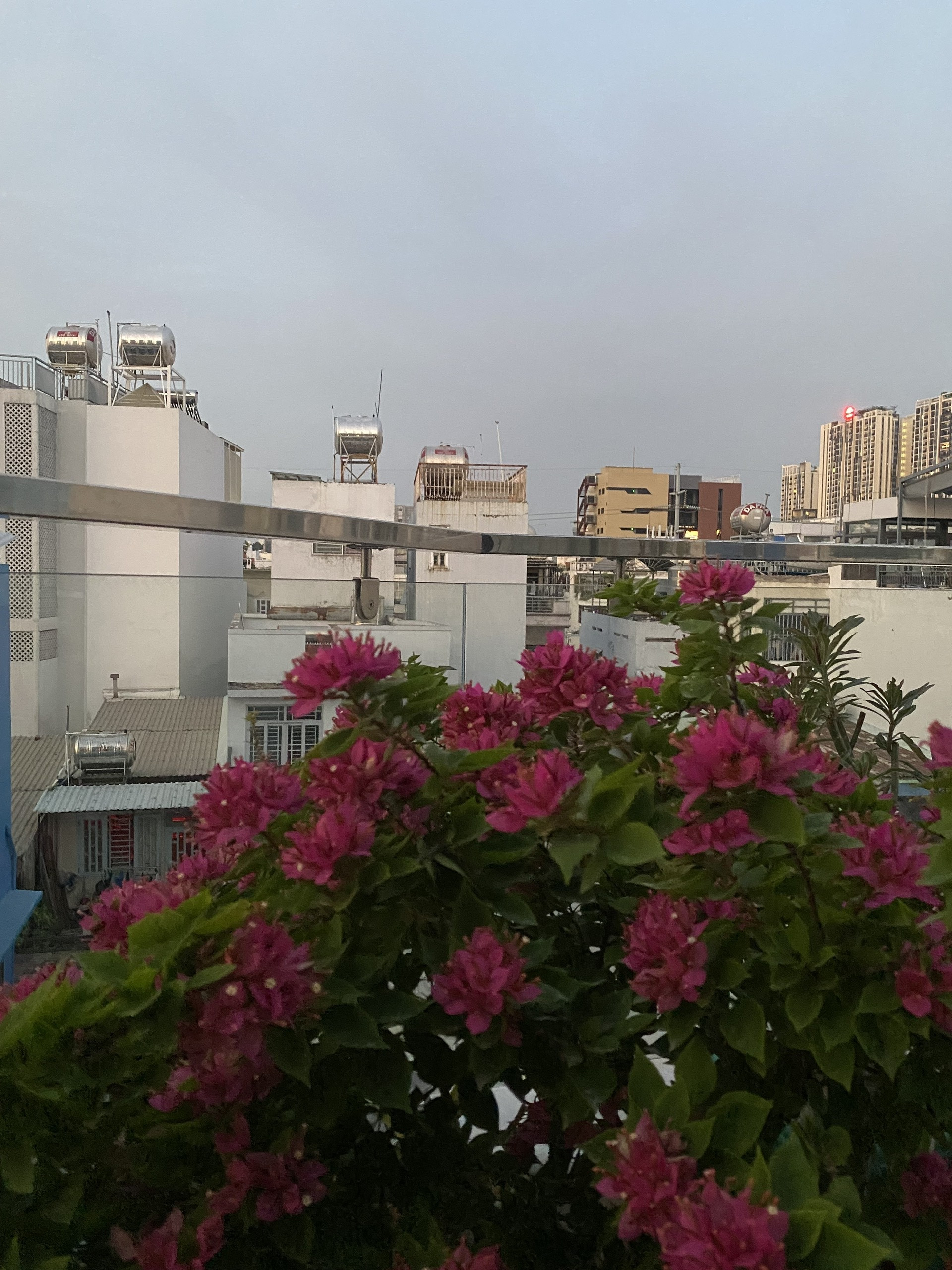 NHÀ 5 LẦU ĐÚC MỚI ĐẸP - HẺM NGUYỄN ĐÌNH CHIỂU P. BÀN CỜ , HCM