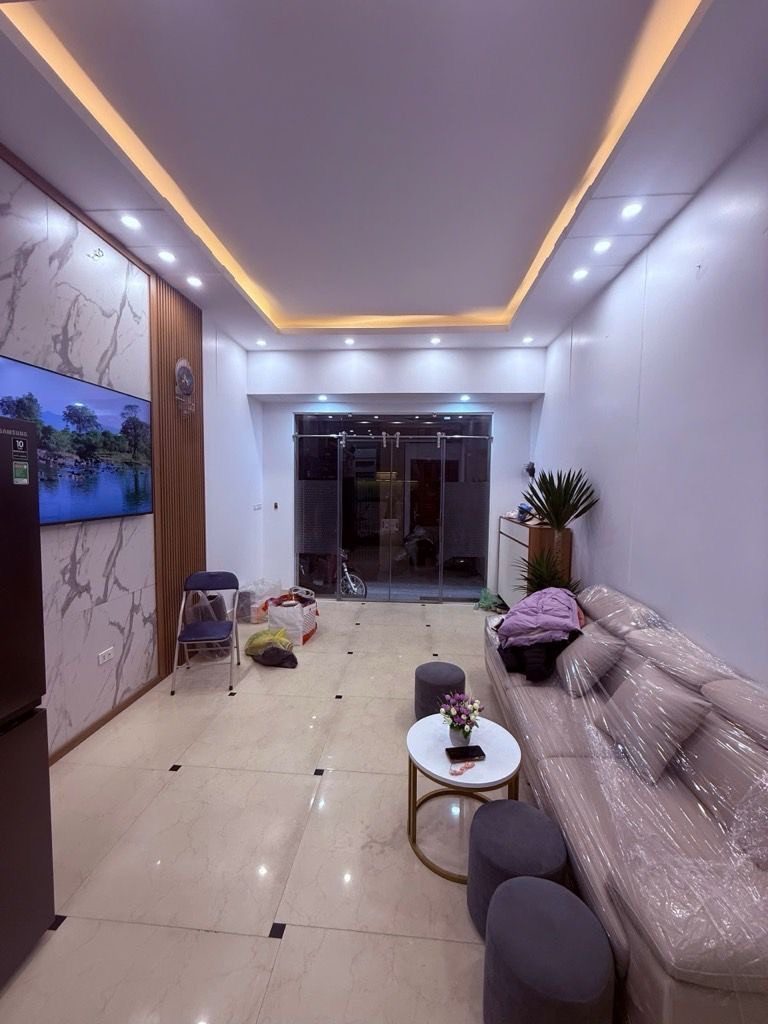 Quan Hoa – Cầu Giấy | 5 tầng | 13.x tỷ

🔥 Gần phố – ngõ đẹp – nhà mới ở ngay