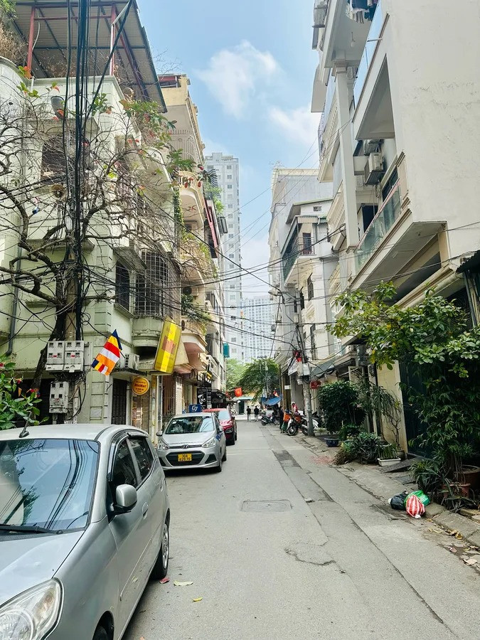 BÁN LIỀN KỀ QUAN NHÂN – TRUNG HÒA – Ô TÔ TRÁNH – GARA – 80M2 – 5 TẦNG – 30.5 TỶ
DT 80m²