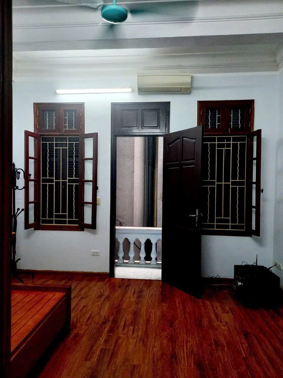 Cho Thuê Nhà Phố Quán Thánh - Ba Đình 30M² 4 Tầng 3 Ngủ - Nội Thất CB - Giá Thuê 12tr