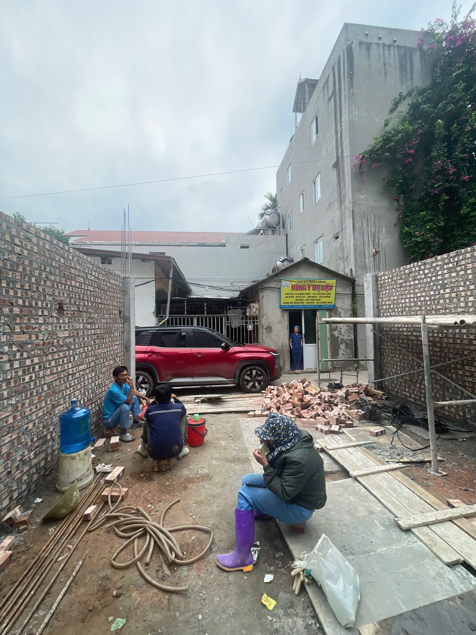 🔥 NHÀ MỚI TRUNG TÂM KCN QUANG MINH – Ô TÔ 7 CHỖ 🔥