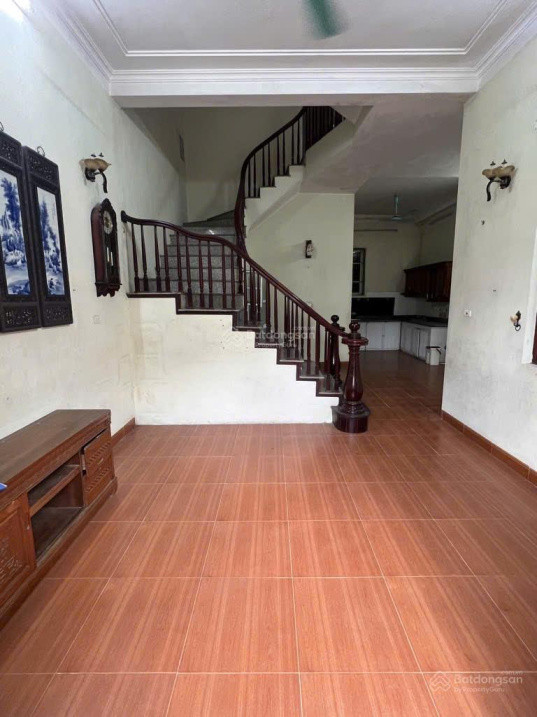 Bán nhà Quang Tiến, 65m2, nhà dân xây, ô chờ thang máy, ngõ thông, ô tô đỗ cửa qua nhà, giá 10.8 tỷ