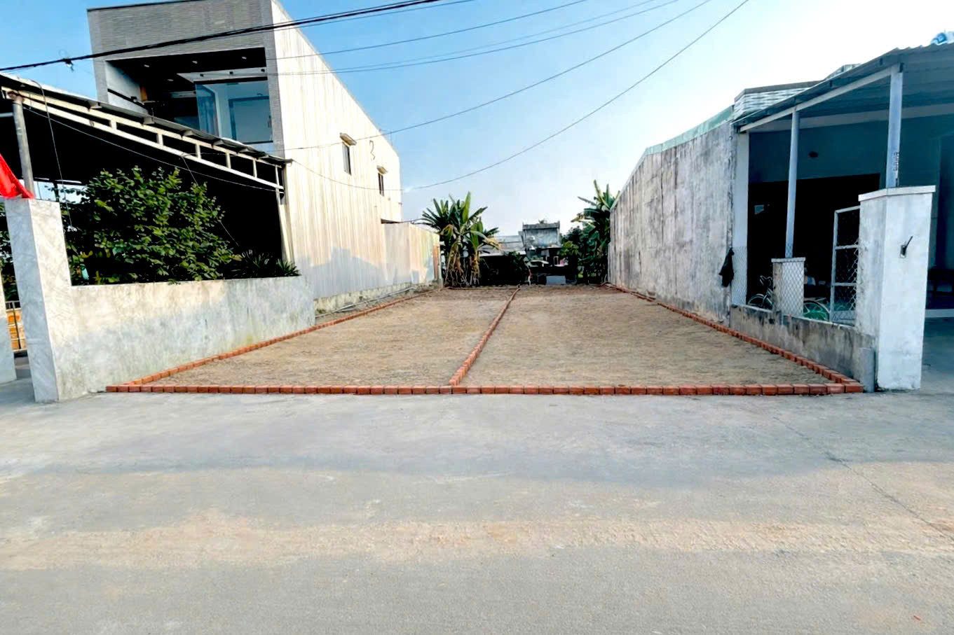 Chính chủ cần bán 2 lô liền kề nằm ngay trục chính Đông Phú-Đại Hiệp