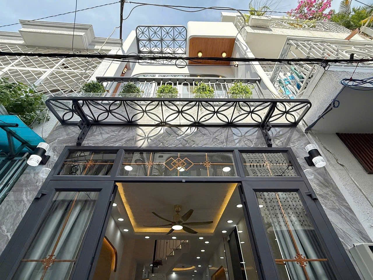 Nhà hẻm 1 trục cần bán gấp Quang Trung P.8 Gò Vấp. Giá: 3,25 tỷ. DT: 60m2. 2 PN 2WC. Sổ Hồng Riêng
