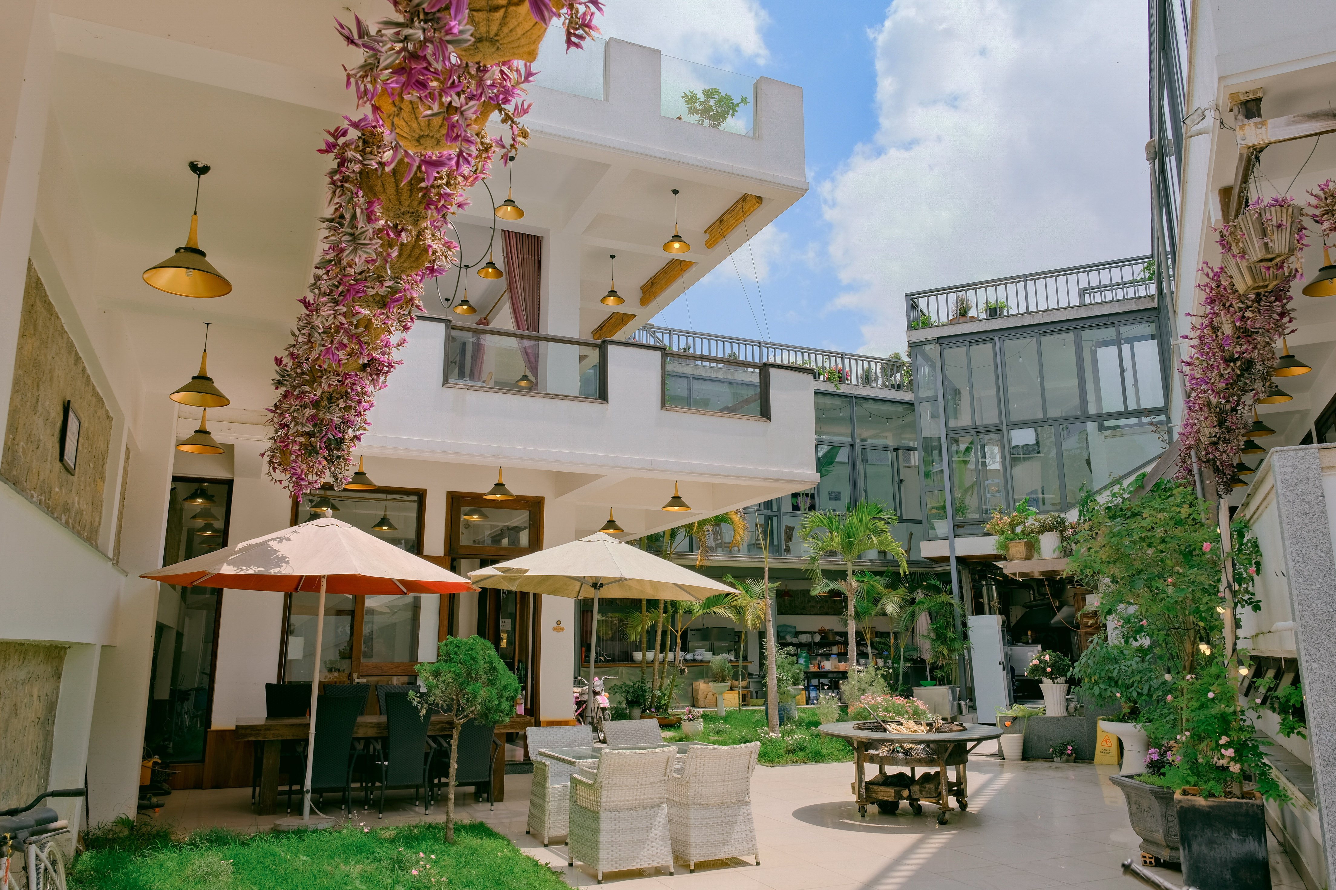 Cần Bán Nhanh Căn Nhà Hàng Vị Trí VIP Mặt Tiền Quang Trung Đà Lạt Thu nhập 2.4 tỷ/ Năm
