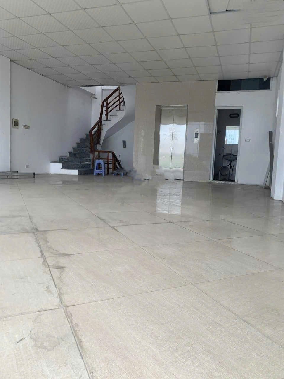 Cho Thuê Tòa Nhà Mặt Phố Quang Trung - Hà Đông 65M² Thang Máy Thông Sàn - Giá Thuê 55tr