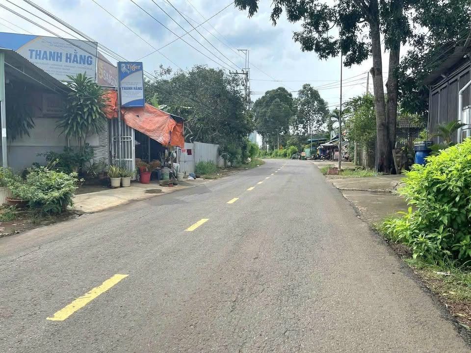 Cắt lỗ lô đất gần KCN Dầu Giây mặt tiền đường nhựa, lúc mua 1 tỷ 2, khu dân cư đông đúc