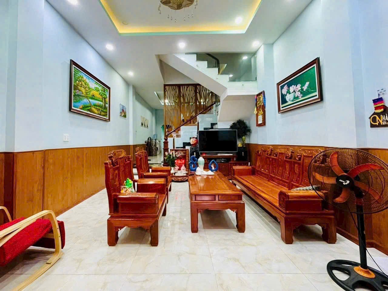Cần bán gấp nhà 3 tầng 4,5m x 18m, ngay KĐT Vạn Phúc, Quốc lộ 13 Hiệp Bình Phước