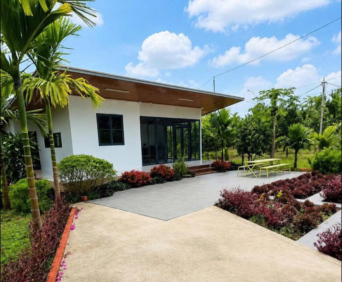 Với 825 triệu lô đất rộng có sẵn căn nhà cấp 4, cách Quốc Lộ 14 vào 300m Chơn Thành