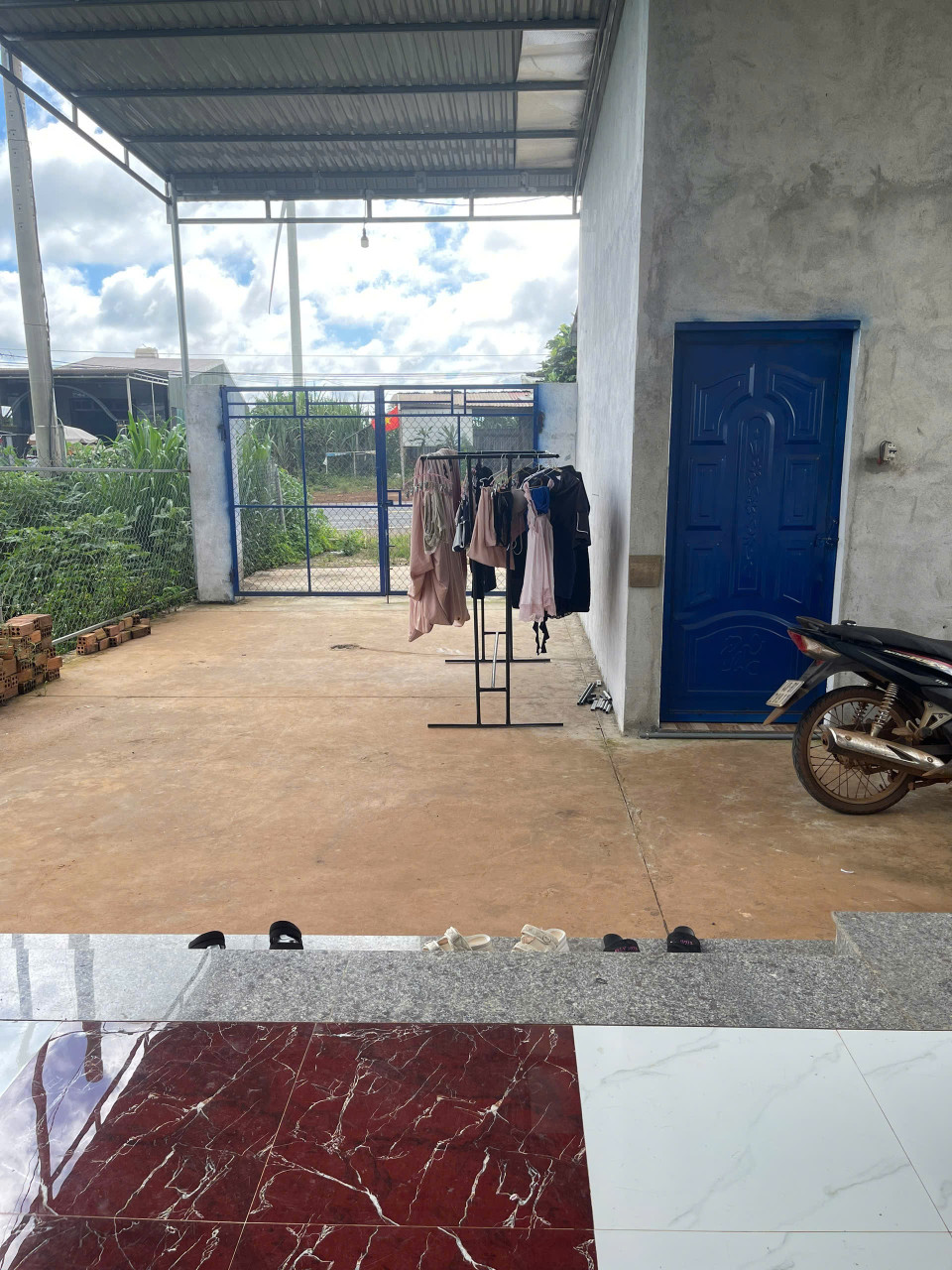 Nhà mặt tiền ql14a