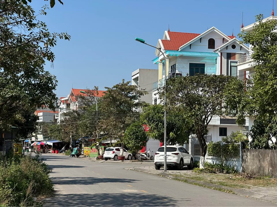 Chính chủ cần tiền bán gấp lô đất biệt thự  tại kđt kim sơn thị xã đông triều quảng ninh