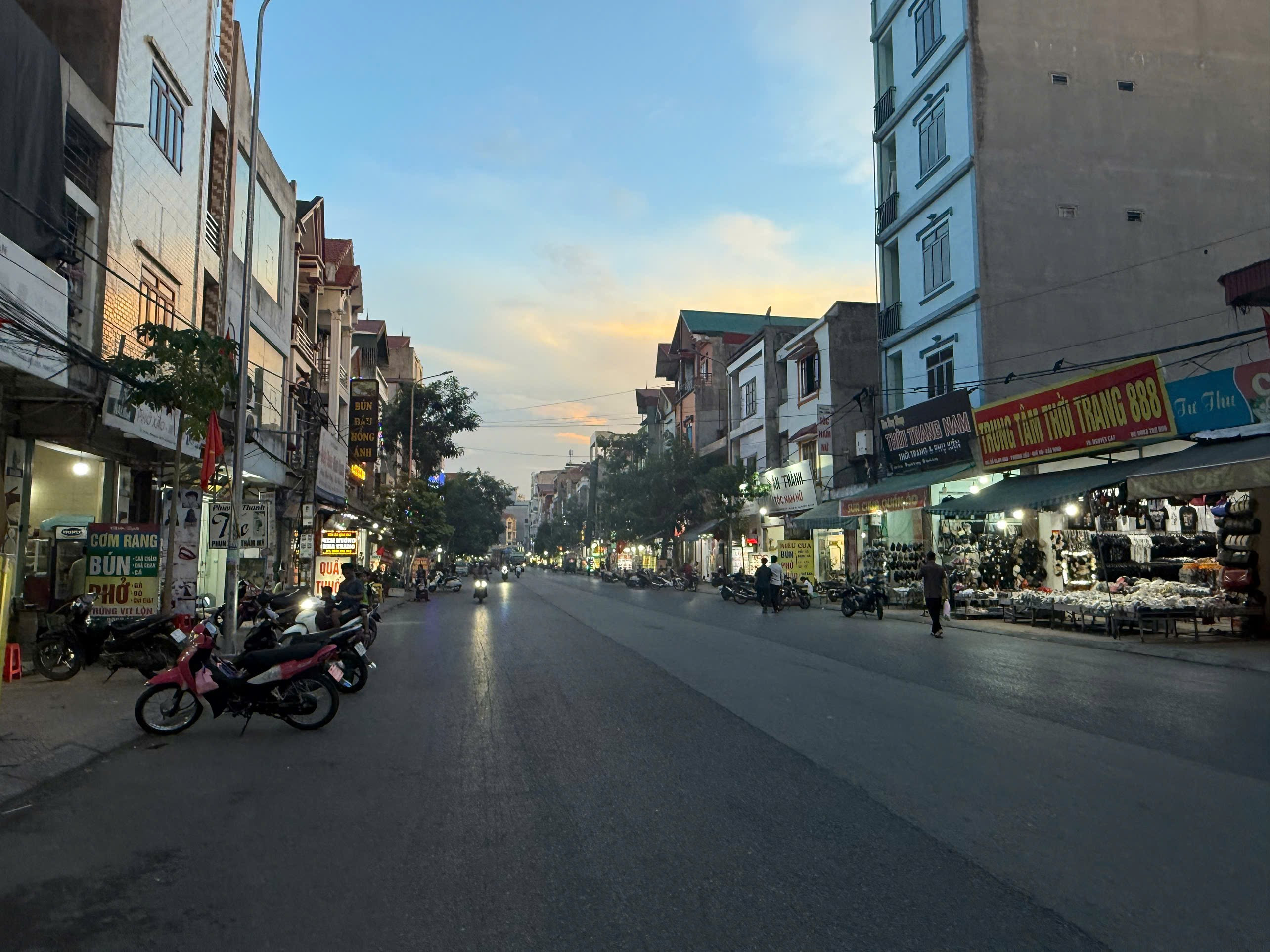 Bán lô trục chính chợ do nha khu phương liễu quế võ kinh doanh sầm uất 120m2 mặt 6m giá 10 tỷ