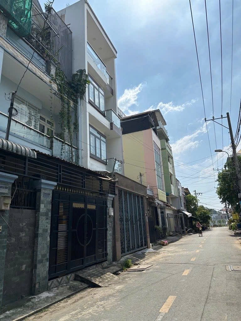 BÁN GẤP DÃY NHÀ TRỌ - CUỐI TÂN KỲ TÂN QUÝ - BÌNH TÂN - 140M2 - ĐƯỜNG NHỰA 8M THÔNG - SỔ RIÊNG.