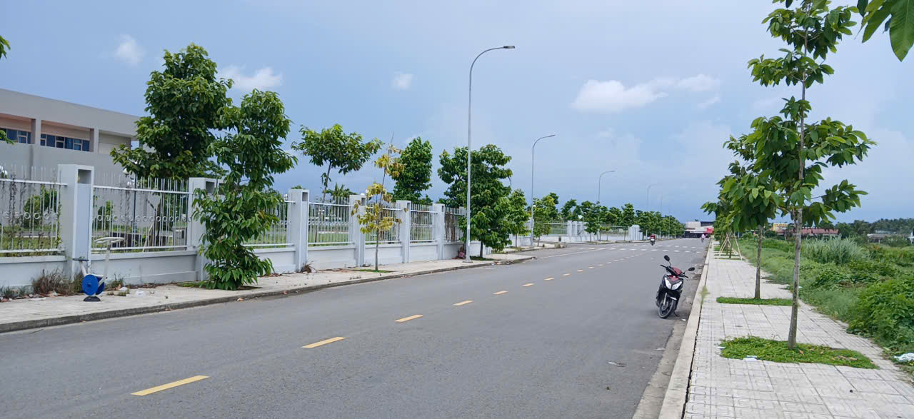 Cực HIẾM. NHÀ ĐẸP ngay phía sau BVĐK Tiền Giang mới. TPMỹ Tho. Có sân ô tô 7 chỗ.