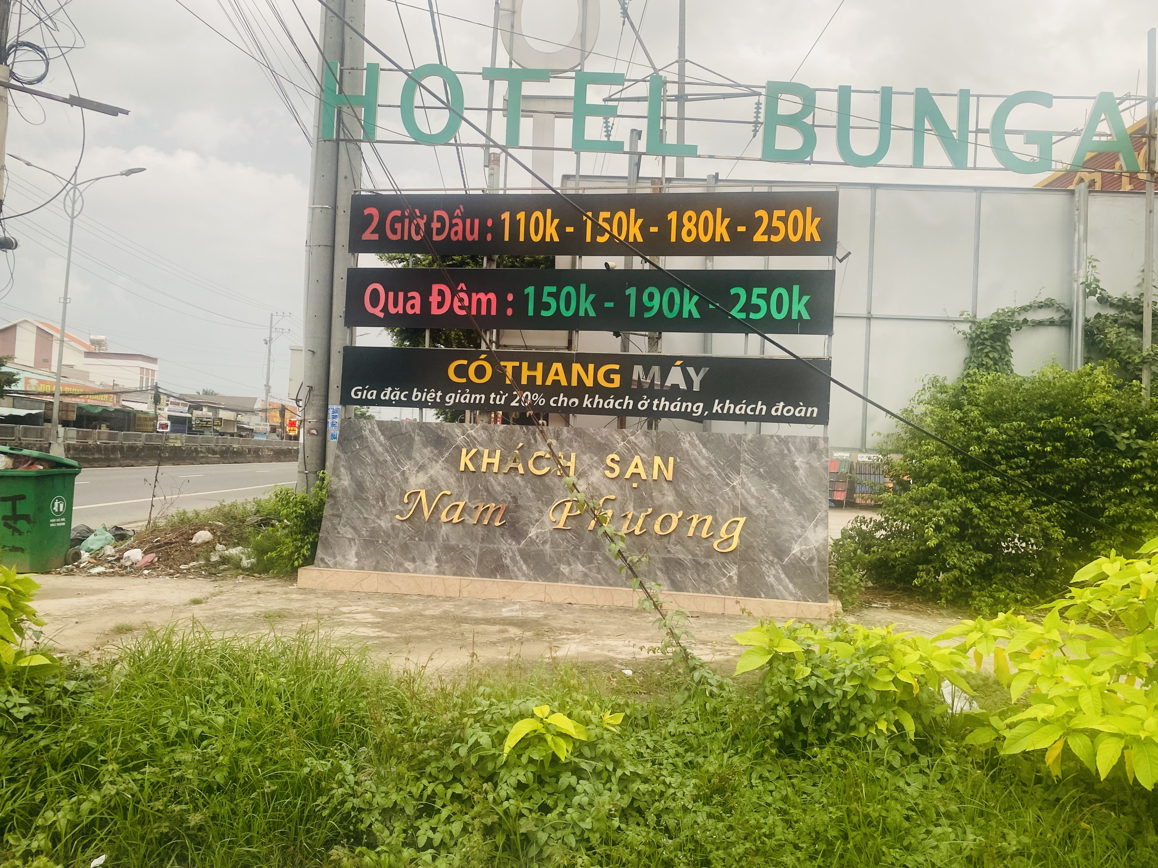 Bán Khách sạn Nam Phương - Tiền Giang, Mặt tiền Quốc Lộ 1A, ngay cổng khu công nghiệp Tân Hương