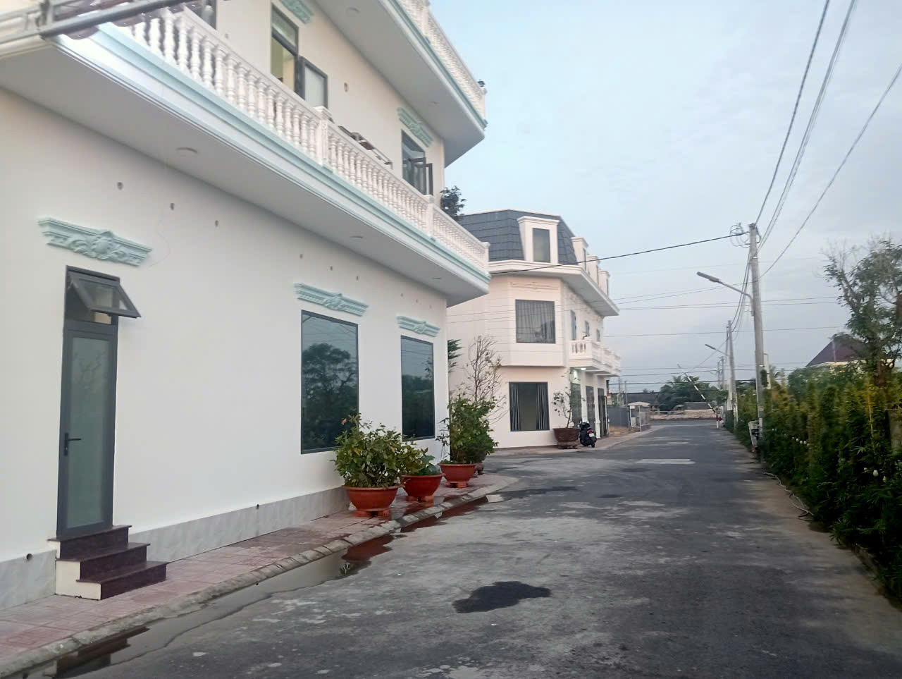 Nhà 1 trệt 1 lầu khu dân cư an ninh gần Thị Trấn Tân Hiệp