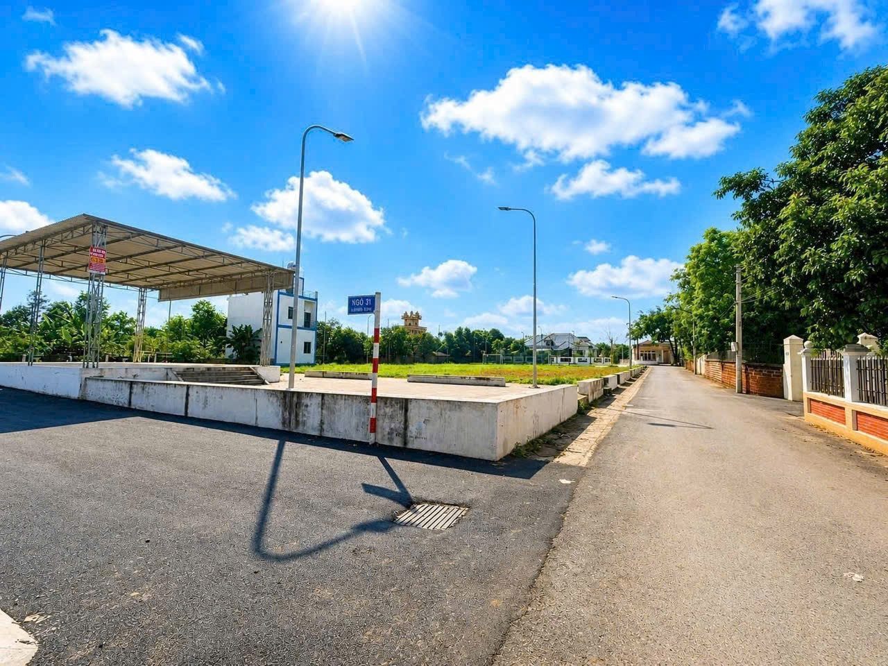 🔥 BÁN LÔ ĐẤT 100m² – FULL THỔ CƯ – GẦN RETREAT LÀNG MÍT

📍 Gần Tomodachi Retreat Làng Mít 
📍 Cách trục chính Cổ Đông 200m
📍 Cách trục Hồ Tây Ba Vì (Trại láng) chỉ 400m
📍 Ra Quốc lộ 21 chỉ vài phút lái xe
📍 Đối diện đất là công cộng view thoáng đường