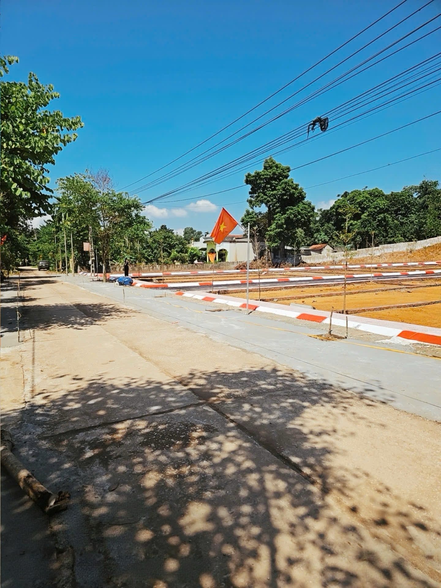 🔥 BÁN GẤP LÔ ĐẤT TRUNG TÂM LẠC THỦY – GIÁ TỐT CHỐT NHANH TRONG TUẦN 🔥

📍 Vị trí: Trung tâm huyện Lạc Thủy – Hòa Bình, kết nối nhanh về Hà Nội

💎 Thông tin chi tiết:
• Diện tích: 80m²
• Mặt tiền: rộng, vuông vắn – cực đẹp để xây ở hoặc đầu tư
• Giá: