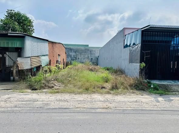 Chính chủ cần bán lô 5x20m full thổ ngay Thị Trấn Củ Chi cách QL22 100m, sỗ sẵn, qh khu dân cư