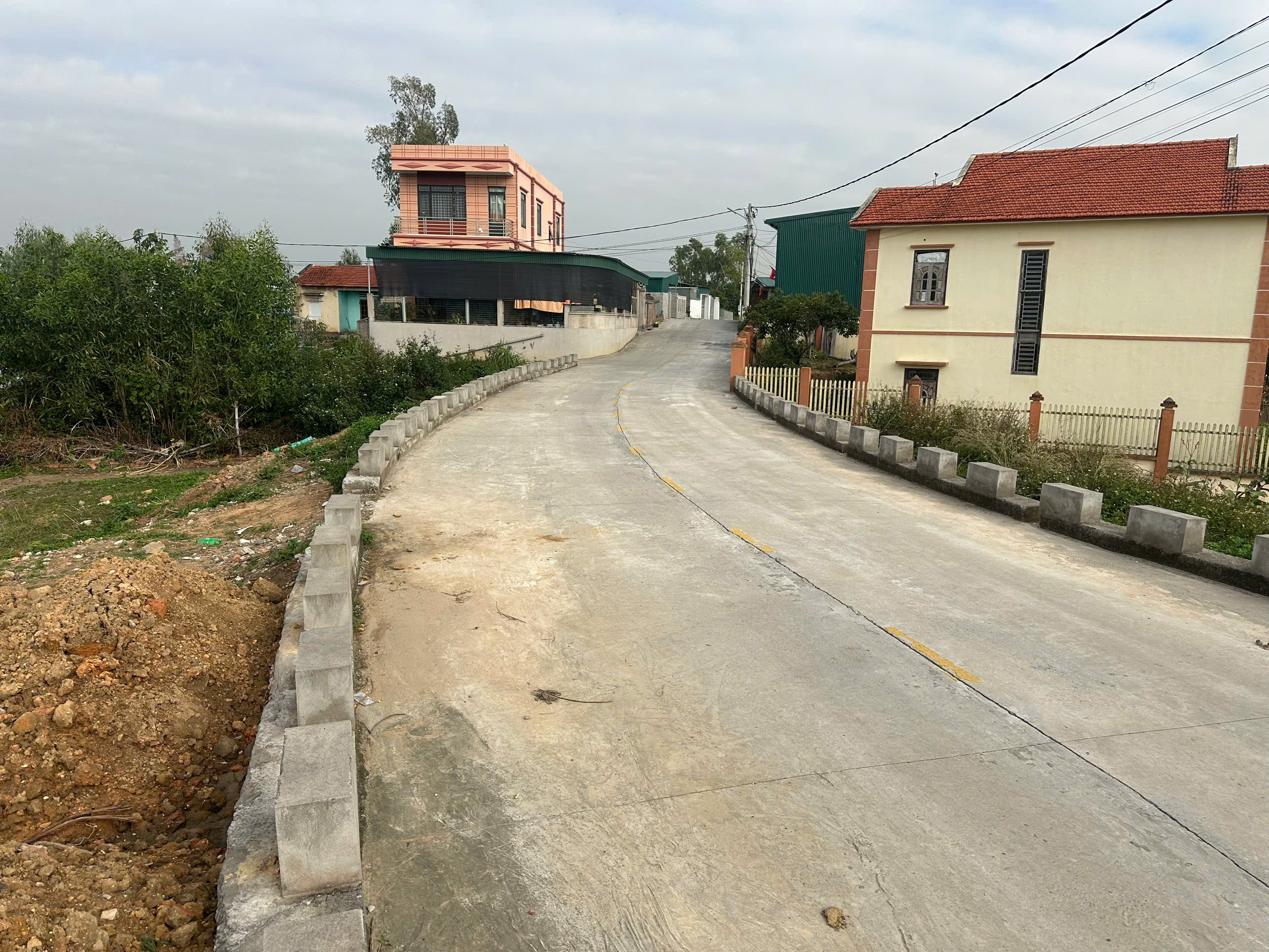 SIÊU PHẨM - BÁN ĐẤT MẶT ĐƯỜNG 03 XE CÔNG TE NƠ TRÁNH NHAU TẠI HÀ KHẨU 1 - VIỆT HƯNG
