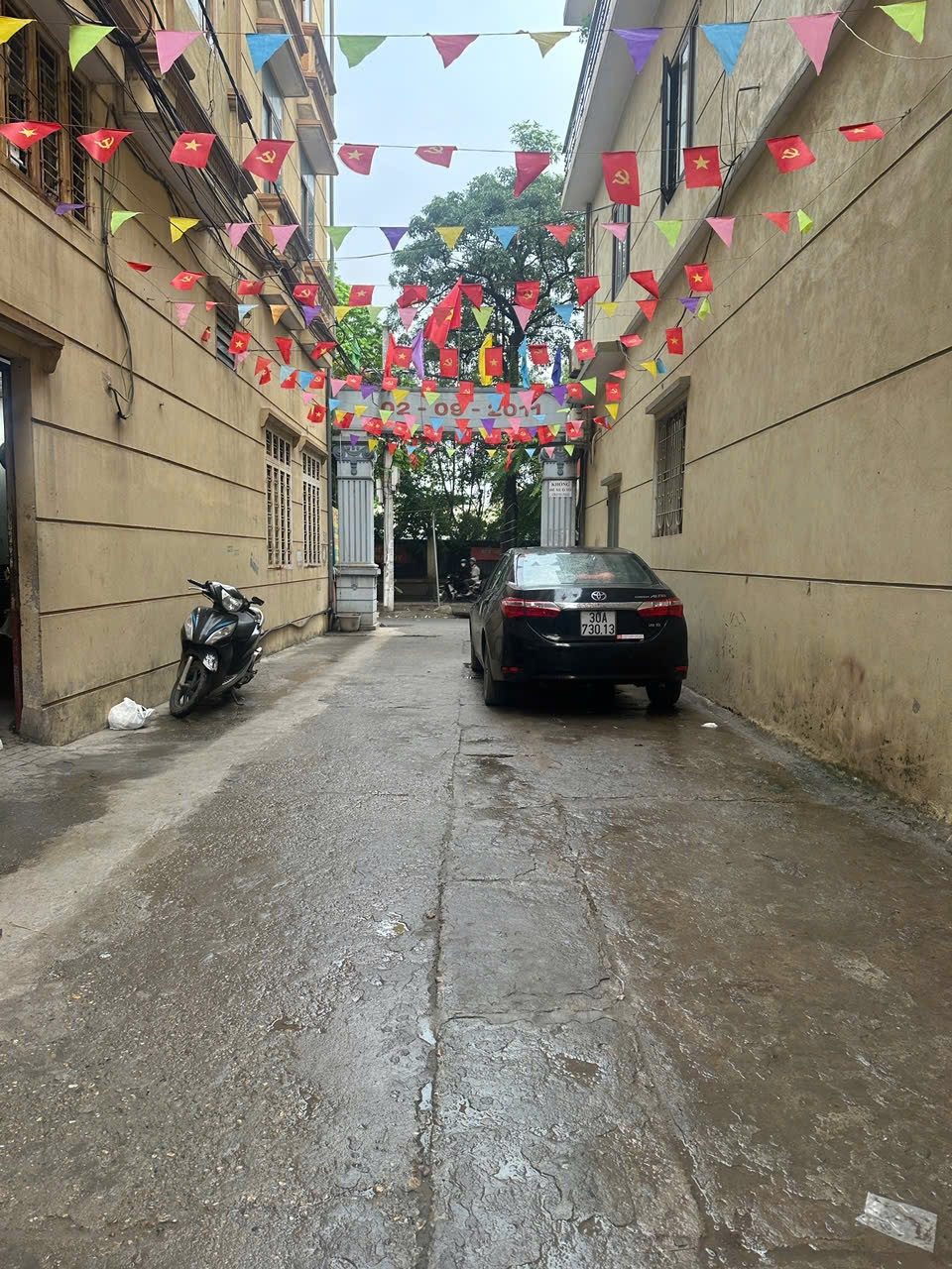 HIẾM - NHÀ DÂN XÂY CẦU DIỄN Ô TÔ ĐỖ CỬA ĐÒNG TIỀN CỰC ĐỈNH