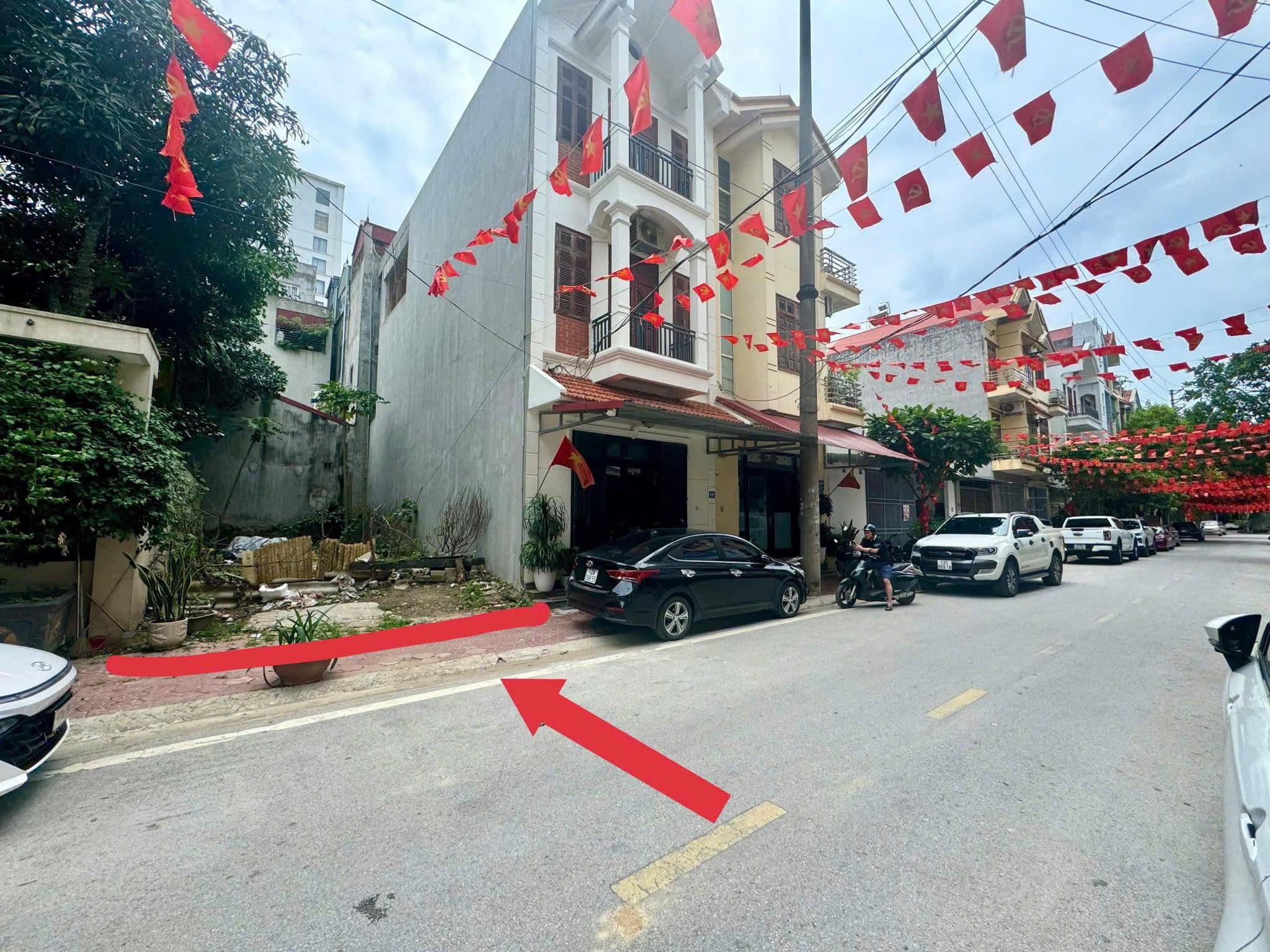 bán lô đất mặt đường Hà Nội trục chính kinh doanh 68m2, sát trường ĐH và KCN chỉ 1.8 tỷ