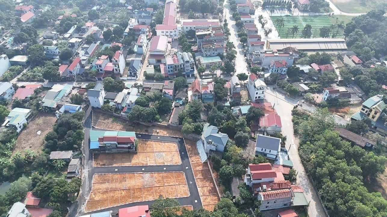 Bán đất sổ đỏ tại Hà Nội gần trường ĐH và Khu công nghiệp 100m2 chỉ 2,3 tỷ kinh doanh