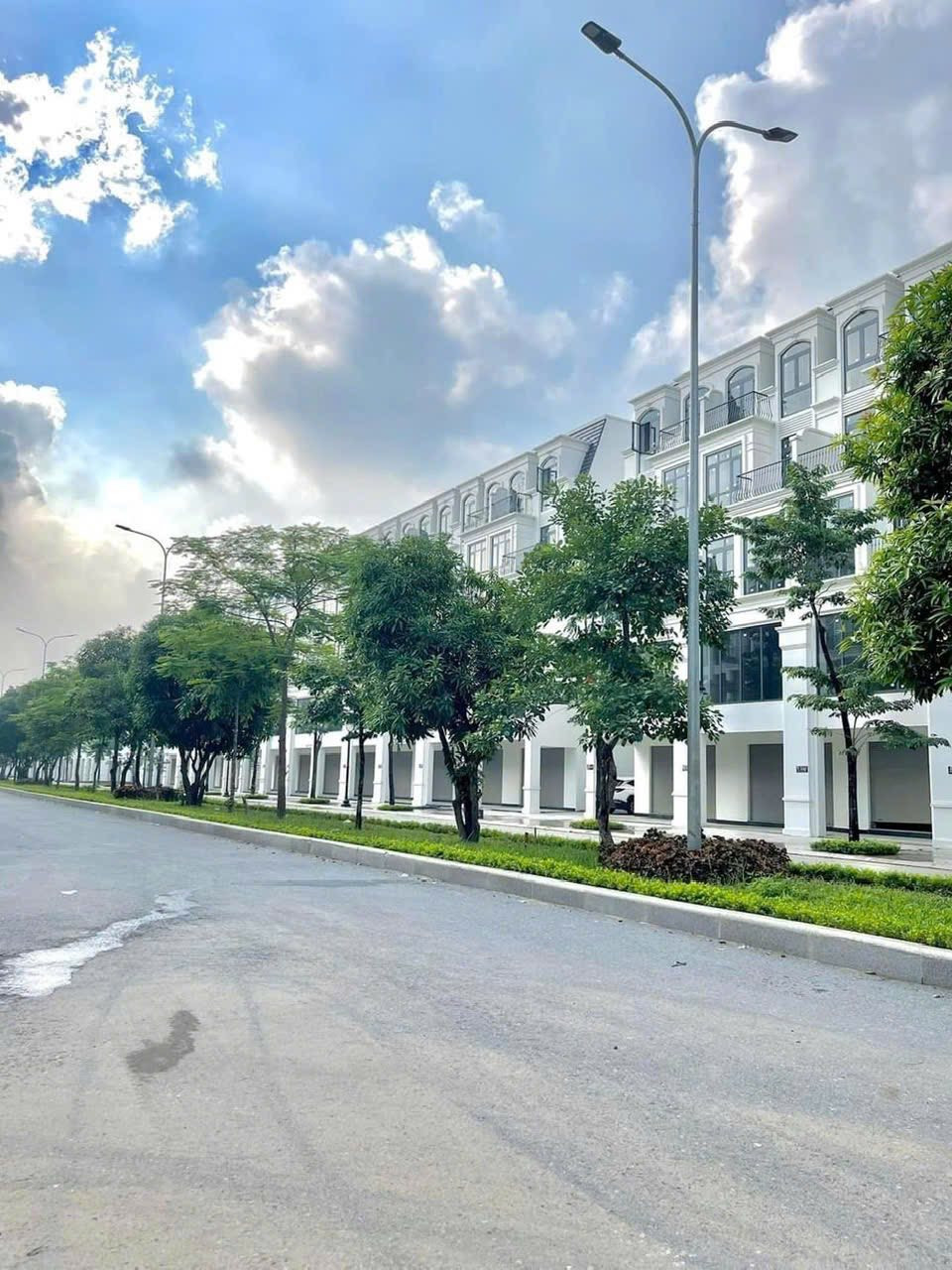 Chính chủ cần bán căn lk khu thảo viên, tại KĐT Hinode Royal Park vị trí kinh doanh LH 0901 513 811