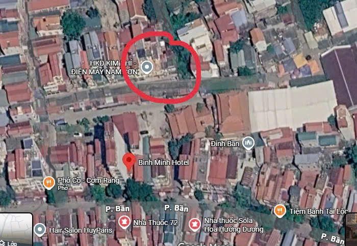 Bán đất có nhà 2 tầng cũ. Diện tích 89 m2 tại Chợ Bần. 
Sổ đỏ từ 2019. Giá 3,9 tỉ có thương lượng.