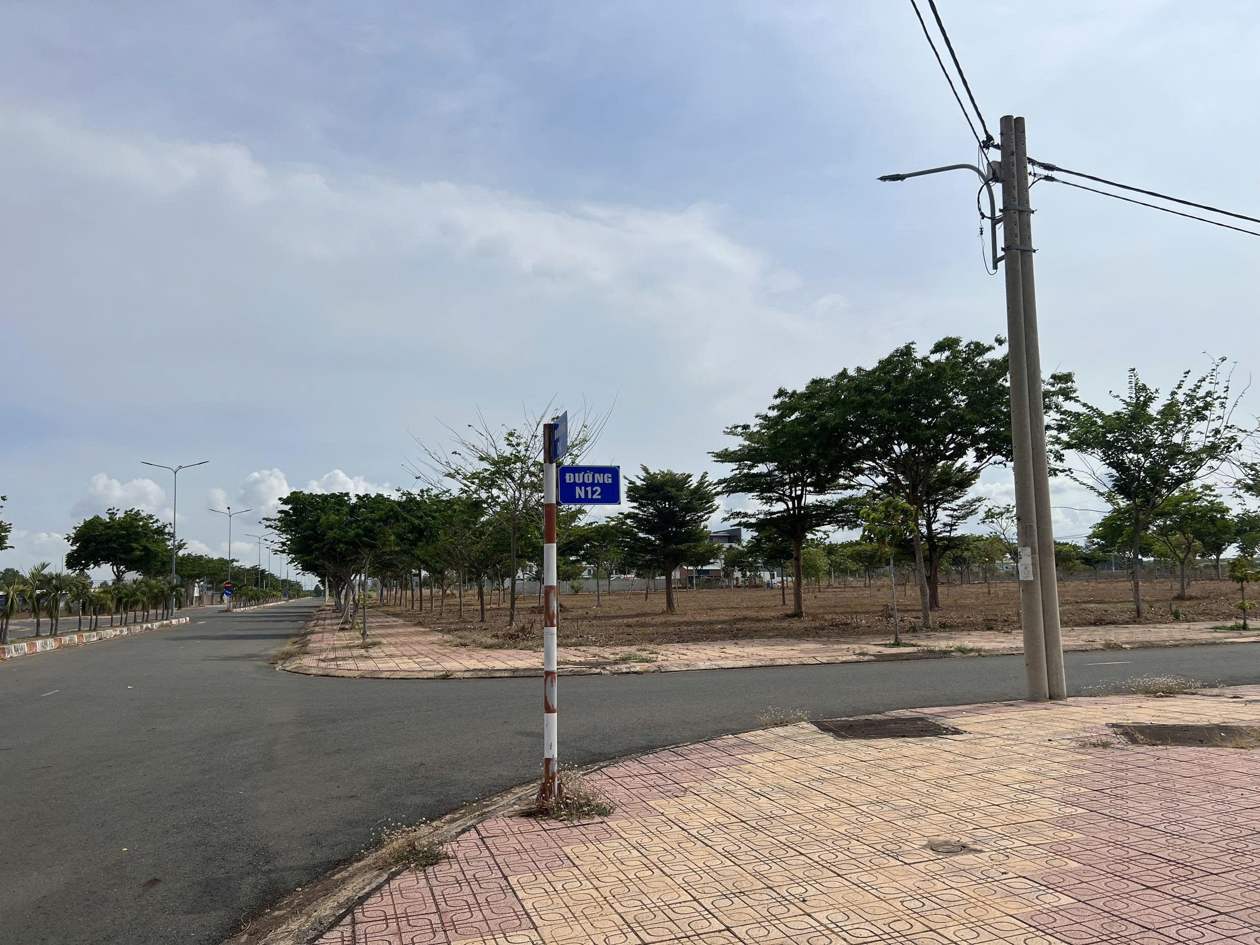 100m2_Có sổ. Gía thương lượng. Mặt tiền Phùng Hưng gần sân bay Long Thành, 100% thổ cư