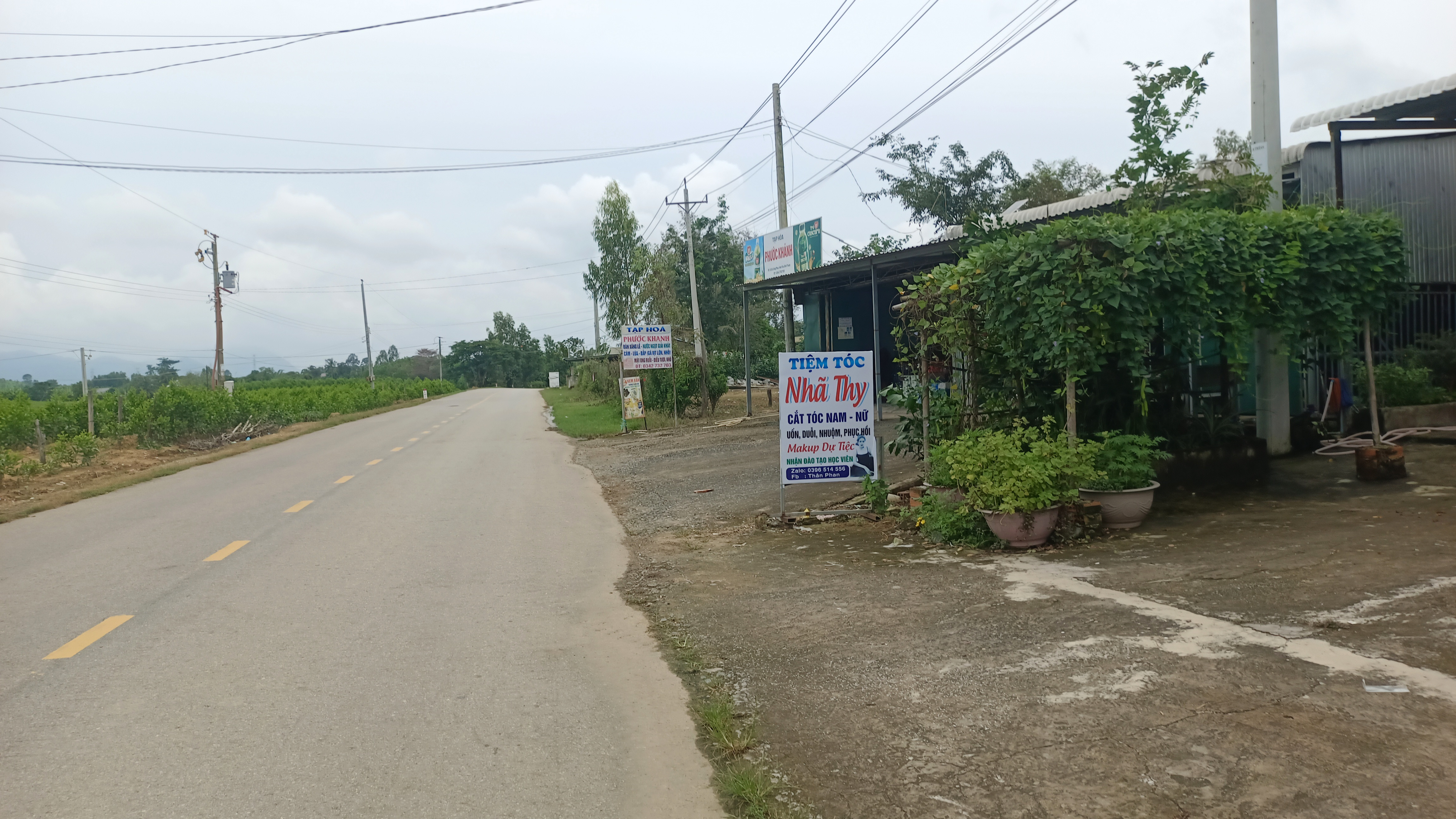 đất hai mặt tiền mặt tiền chính quốc lộ 55 thôn Tân quang xã sông phan củ nay xã Tân lập tỉnh Lâm Đồng. giao thông thuận lợi