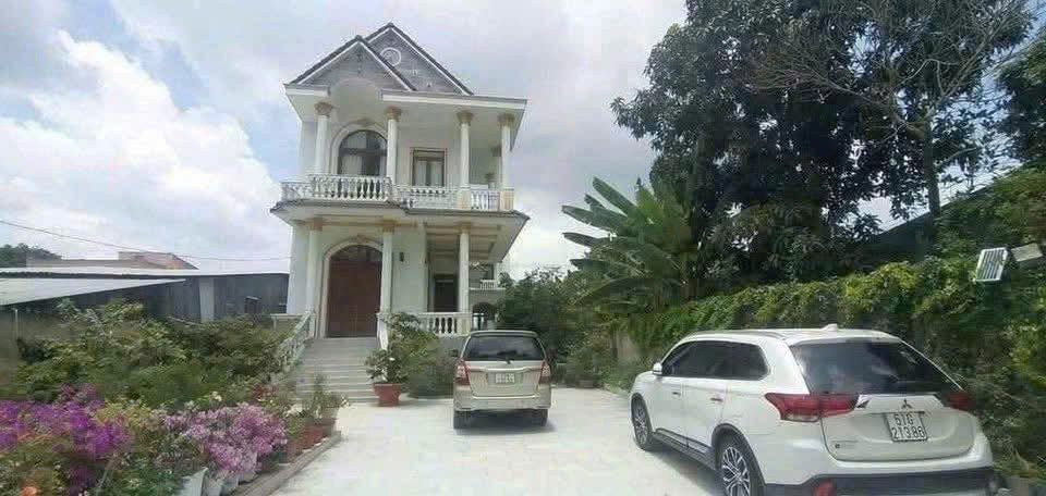 Bán biệt thự sân vườn 1 trệt 1 lầu 702m² ngang 12m giá 8.9 tỷ mặt tiền QL57 Phường Thanh Đức