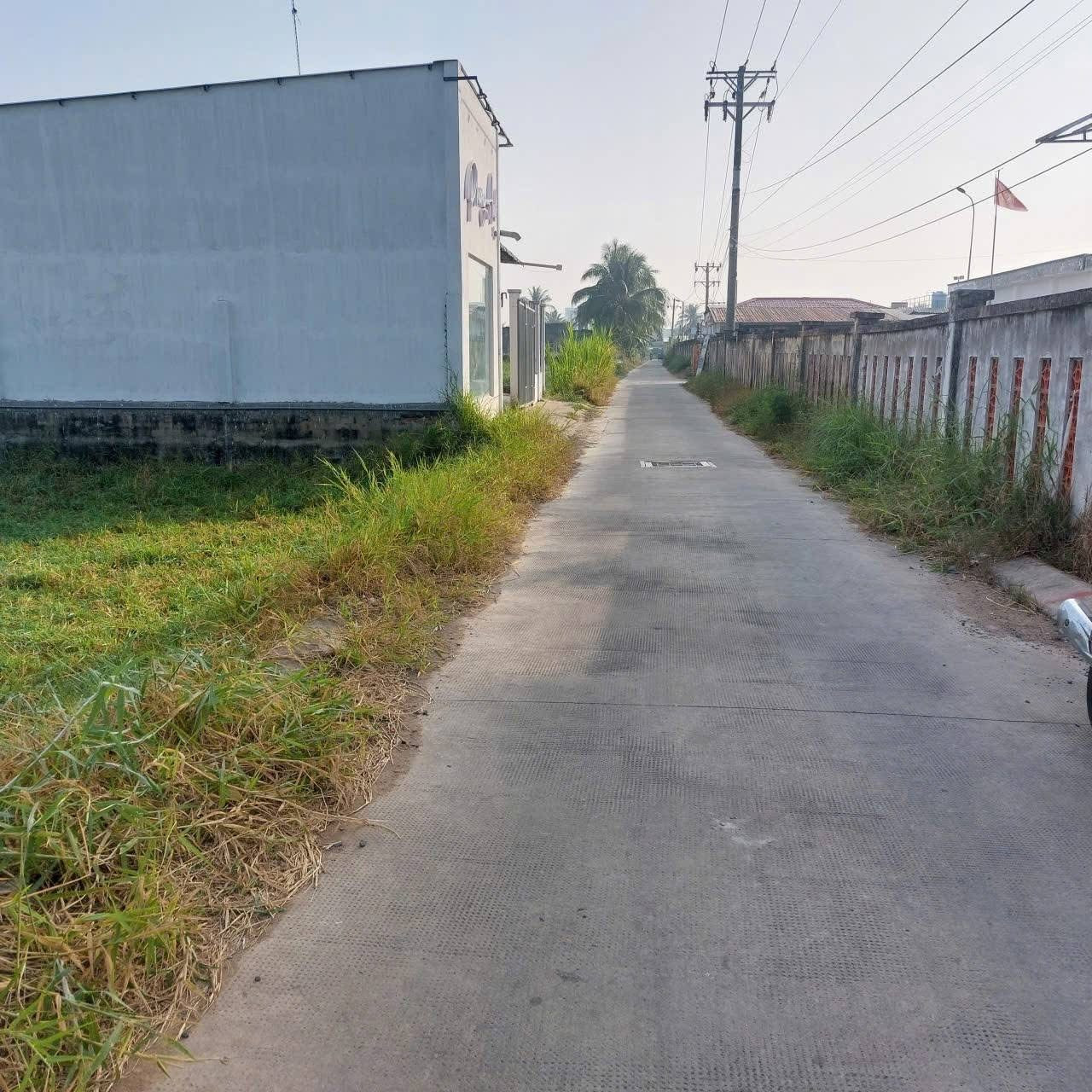 Đất Nền Đối Diện NHÀ MÁY NƯỚC, Đường Xe 4 Bánh Lưu Thông