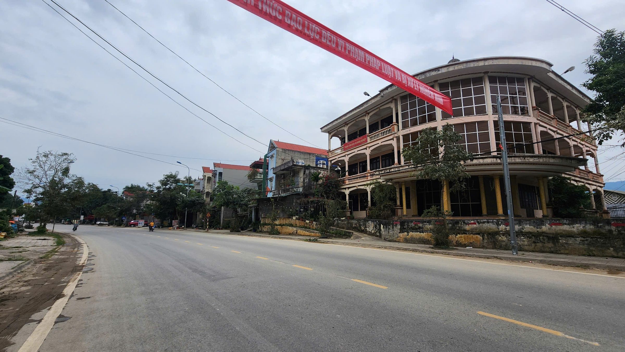 830m2 VỊ TRÍ VÀNG KINH DOANH ĐƯỢC NGAY TẠI KỲ SƠN HÒA BÌNH giáp cao tốc và khu đô thị Trung Minh