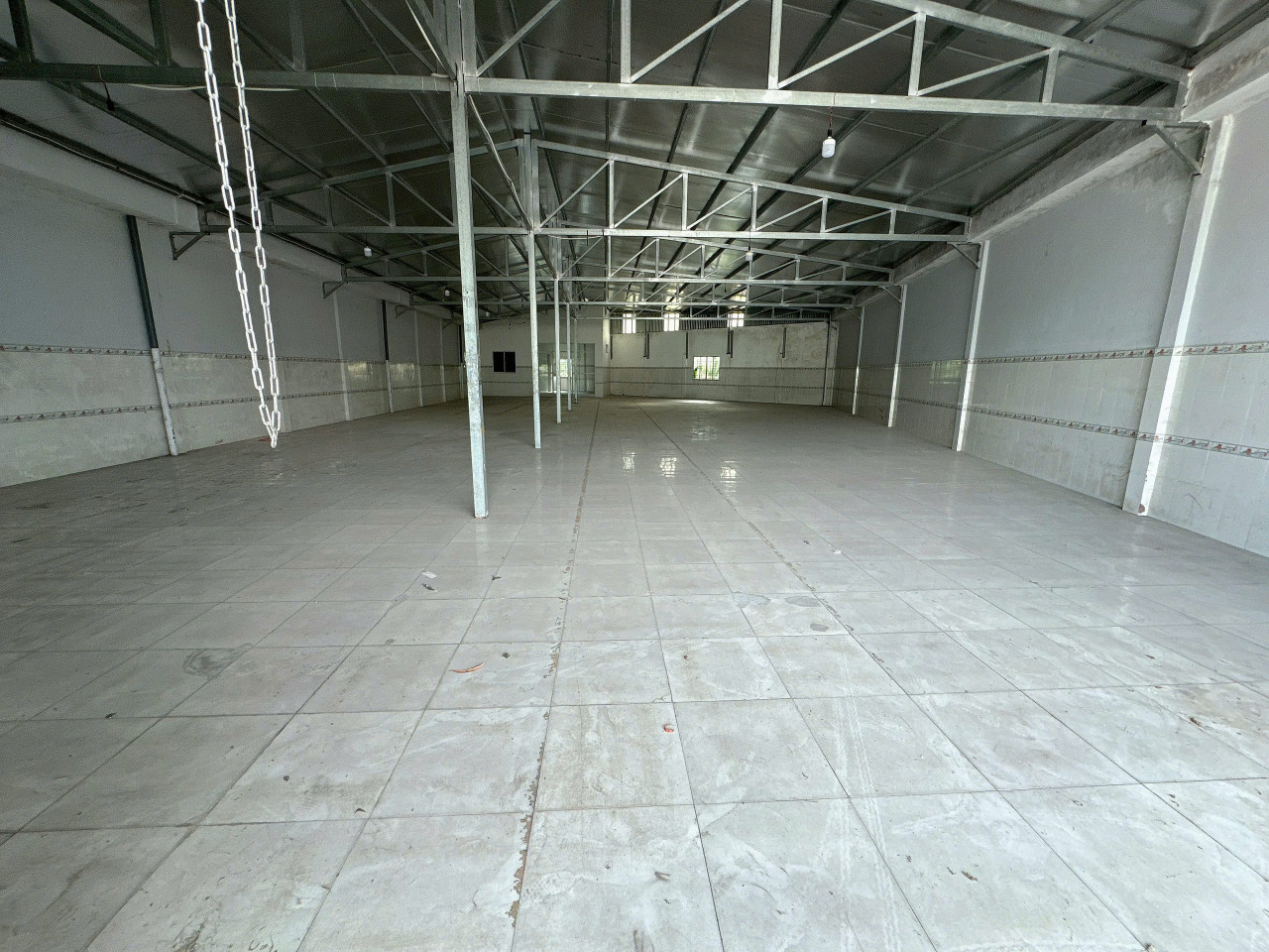 Cho thuê kho xưởng mới 400m2 mặt tiền xe container Bến Tre