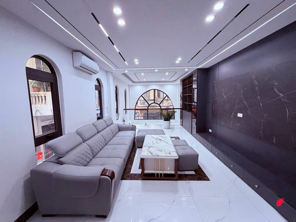 Bán Nhà Sài Đồng, Long Biên, Lô góc, 7 Tầng thang máy, Ô tô đỗ cửa, Full nội thất đẹp..
