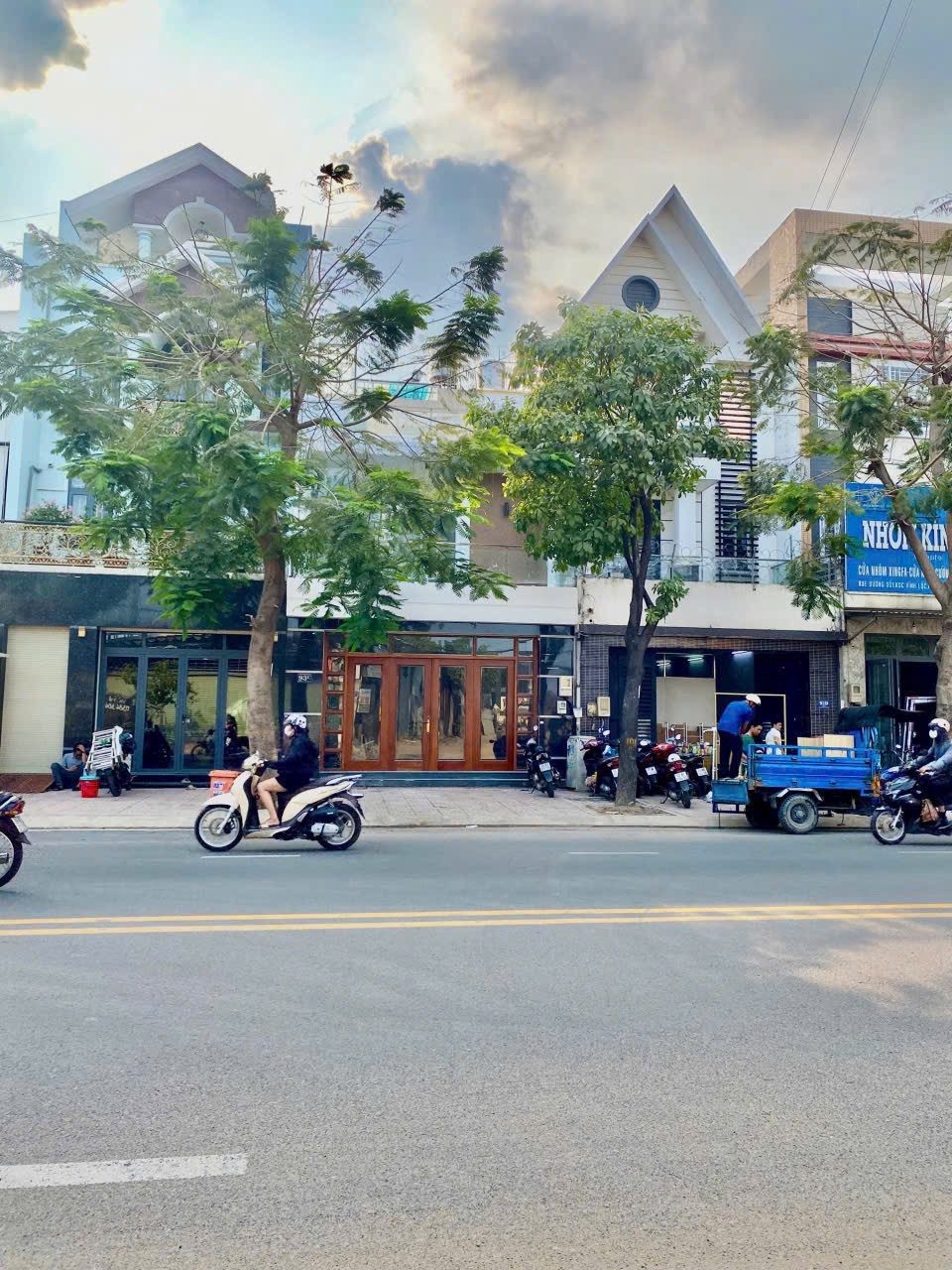 Bán Nhà Mặt Tiền SHR Đường Số 1- KDC Vĩnh Lộc - Bình Hưng Hoà B - Bình Tân. 
✅DT: 6x16m 1 trệt 1 lầu 3PN 3WC